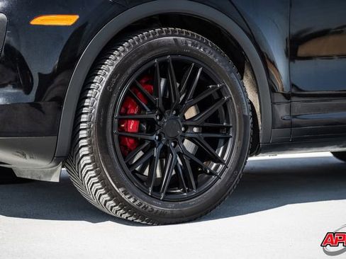 Used 2015 Porsche Cayenne Turbo image 36