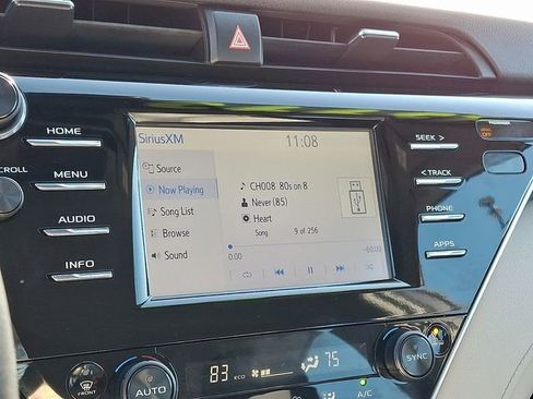 Used 2018 Toyota Camry XLE image 16