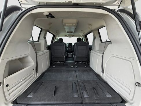 Used 2009 Dodge Grand Caravan SXT FWD image 17