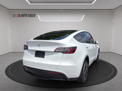 Used 2022 Tesla Model Y Long Range AWD/4WD image 5