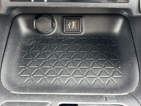 Used 2024 Toyota RAV4 XLE FWD image 7