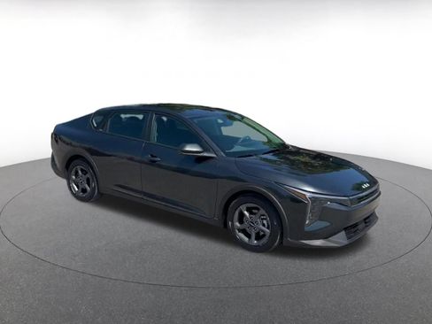 Used 2025 Kia K4 FWD image 2