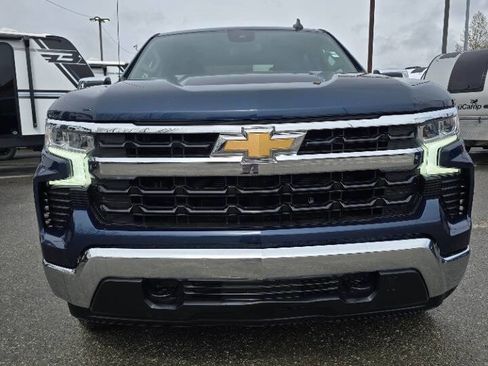 Used 2022 Chevrolet Silverado 1500 LT AWD/4WD image 3