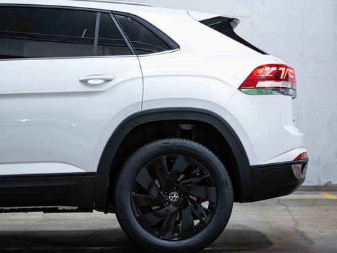 New 2026 Volkswagen Atlas Cross Sport SE image 4