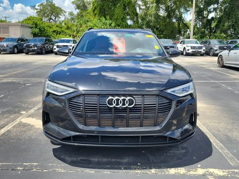 Used 2022 Audi e-tron Premium w/ Convenience Plus Package AWD/4WD image 2