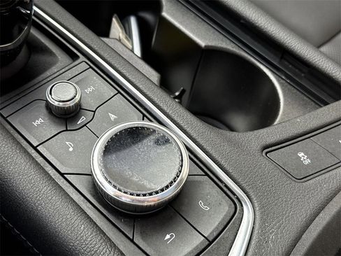 Used 2025 Cadillac XT6 Premium Luxury image 39