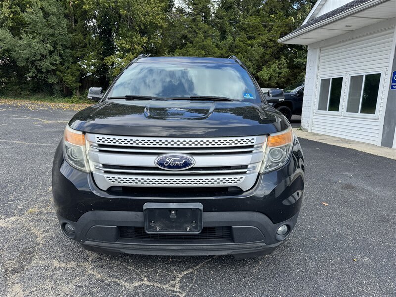 Used 2014 Ford Explorer XLT w/ Equipment Group 202A AWD/4WD image 9