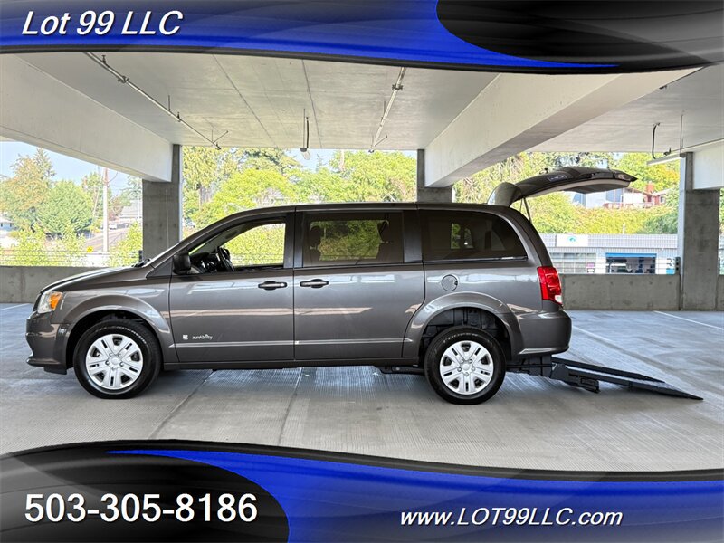 Used 2018 Dodge Grand Caravan SE w/ Power Convenience Group I FWD image 1