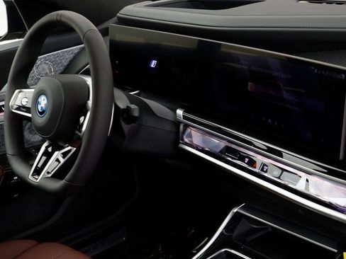 New 2026 BMW 750e xDrive w/ Executive Package image 24