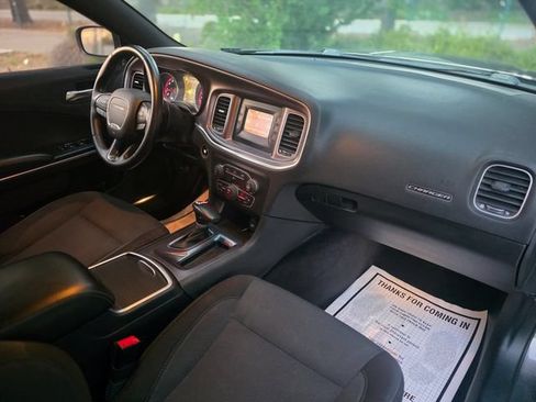Used 2017 Dodge Charger SE RWD image 34
