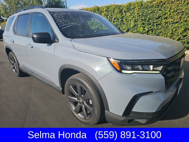 Used 2024 Honda Pilot Sport image 2