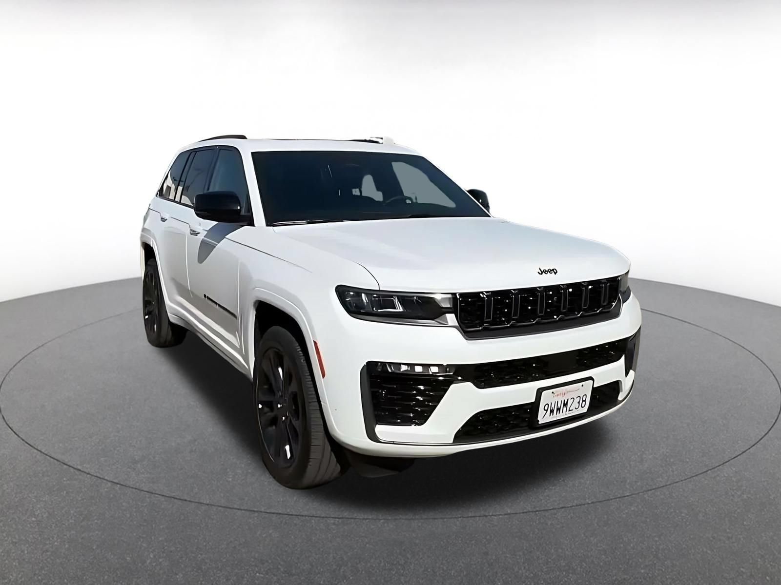 Used 2026 Jeep Grand Cherokee Limited AWD/4WD image 3