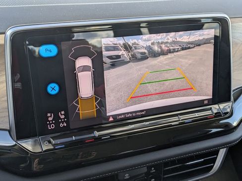 Used 2025 Volkswagen Atlas SE image 24