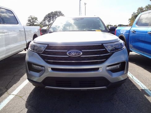 Used 2023 Ford Explorer XLT w/ Equipment Group 202A image 2