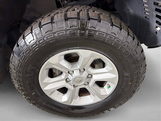 Used 2018 Toyota 4Runner SR5 AWD/4WD image 12