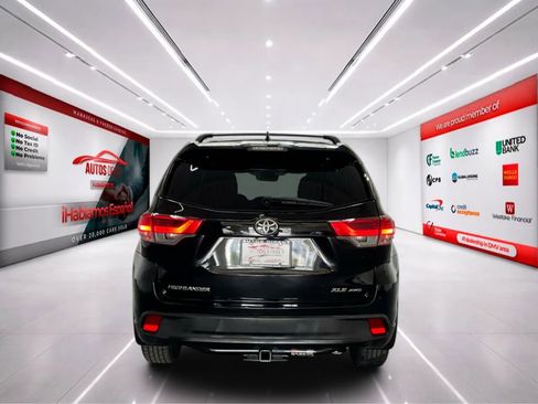 Used 2019 Toyota Highlander XLE AWD/4WD image 6