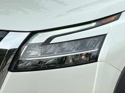 Certified 2024 Nissan Pathfinder SL AWD/4WD image 4