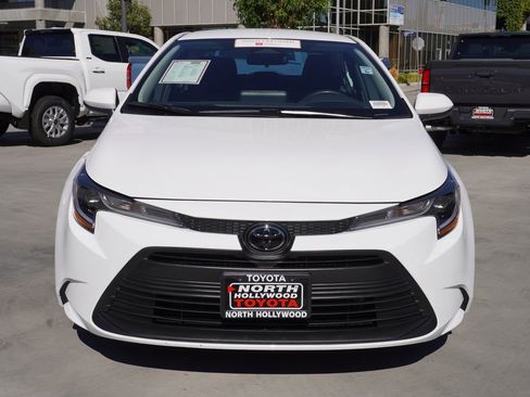 Certified 2025 Toyota Corolla LE image 3