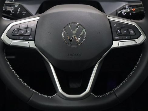 New 2025 Volkswagen Tiguan SE image 17