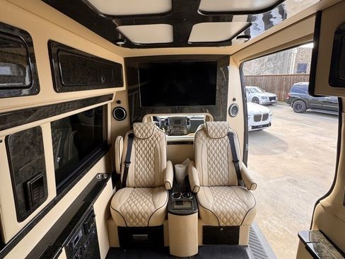 Used 2018 Mercedes-Benz Sprinter 3500 image 7