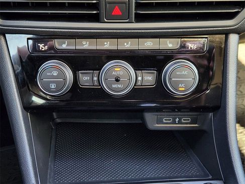 Used 2022 Volkswagen Jetta SE image 19