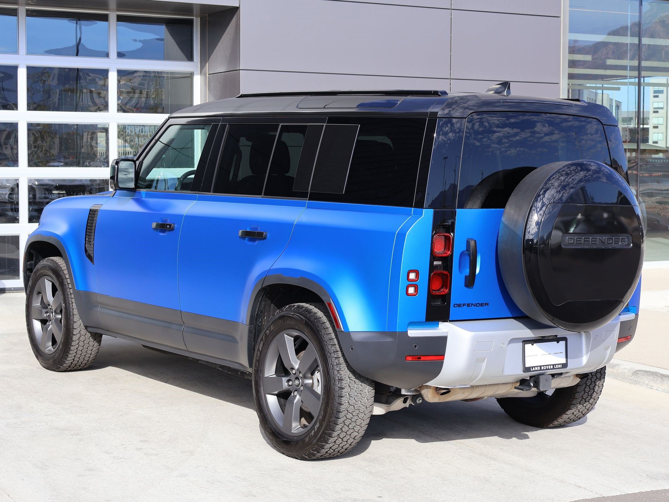 Used 2025 Land Rover Defender 110 S AWD/4WD image 10