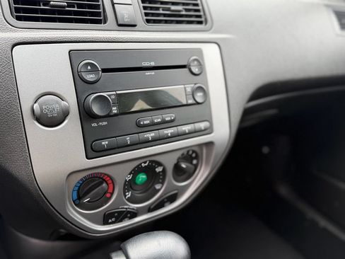 Used 2006 Ford Focus ZX5 Hatchback FWD image 19