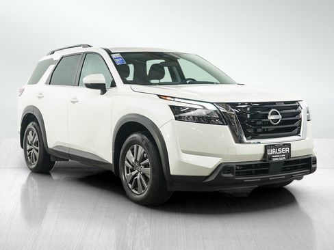 Used 2024 Nissan Pathfinder SV AWD/4WD image 7