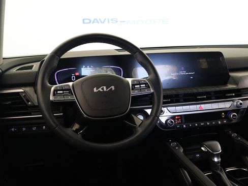 Used 2025 Kia Telluride EX w/ EX Captain's Chair Package image 16
