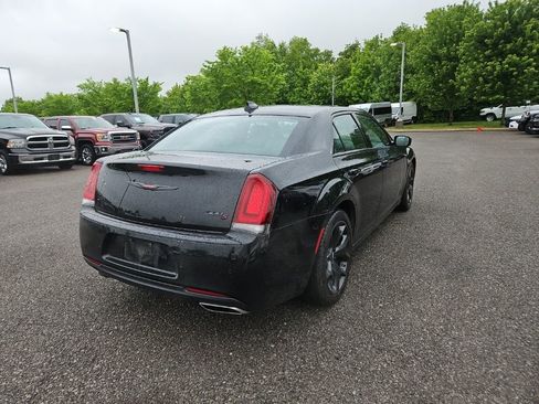 Used 2022 Chrysler 300 S w/ Comfort Group RWD image 7