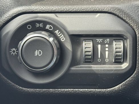 Used 2022 Jeep Wrangler Sport image 26