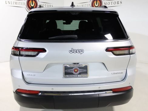 Used 2024 Jeep Grand Cherokee L Limited w/ Luxury Tech Group II image 24