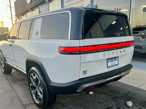 Used 2025 Rivian R1S Adventure image 3