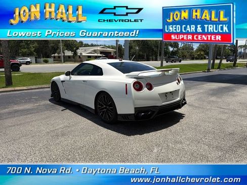 Used 2021 Nissan GT-R Premium AWD/4WD image 6