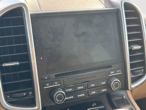 Used 2018 Porsche Cayenne GTS image 12