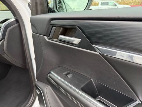 Used 2024 GMC Acadia Elevation image 19