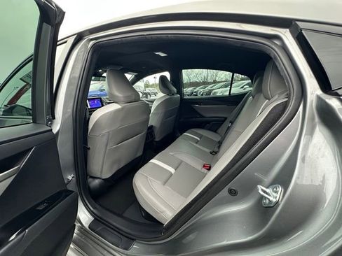 Used 2025 Toyota Camry SE image 18