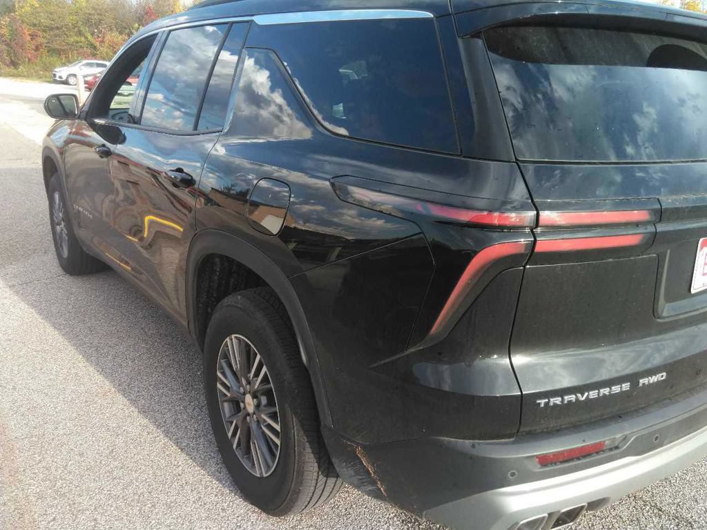 Used 2026 Chevrolet Traverse LT AWD/4WD image 5