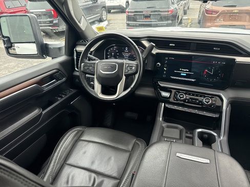 Used 2024 GMC Sierra 3500 Denali w/ Denali Reserve Package AWD/4WD image 11