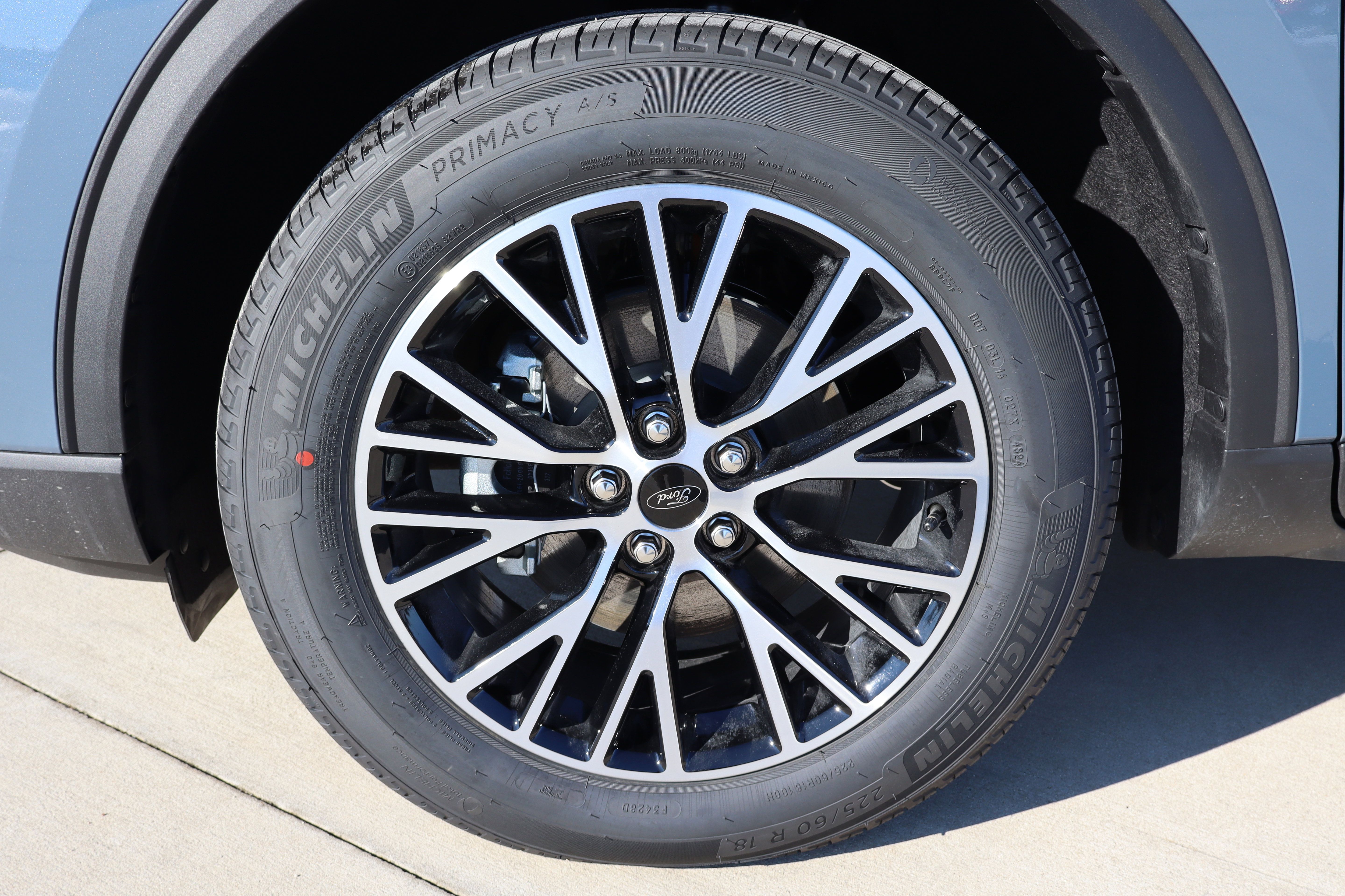 New 2025 Ford Escape SE w/ PHEV Premium Package FWD image 32