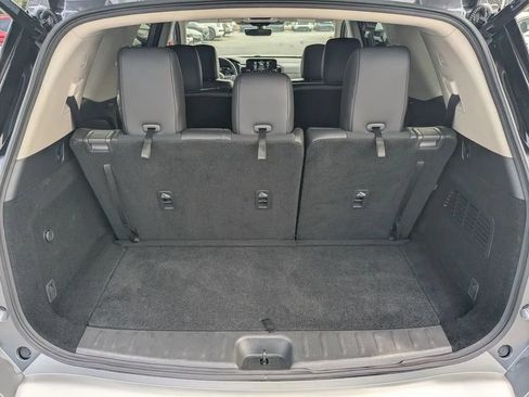 Certified 2025 Nissan Pathfinder SL FWD image 17