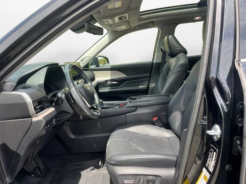 Used 2024 Toyota Grand Highlander Platinum image 11