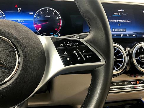 Used 2025 Mercedes-Benz GLB 250 GLB 250 image 24