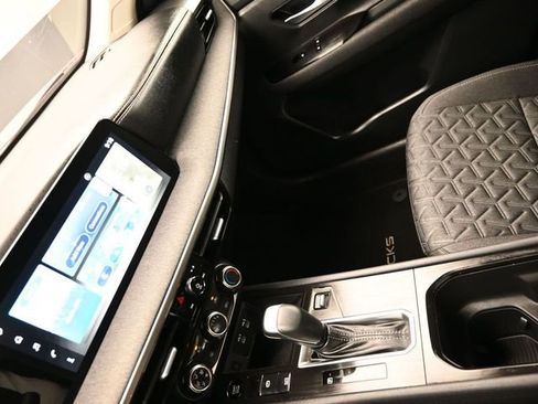 Used 2025 Nissan Kicks SV image 15