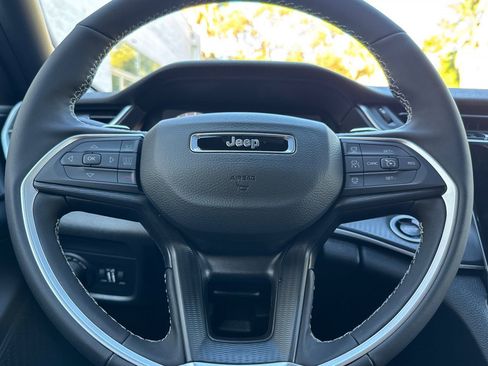 New 2025 Jeep Grand Cherokee L Altitude image 23