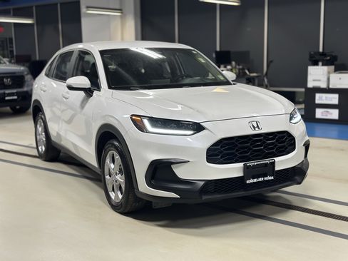 Used 2023 Honda HR-V LX image 3