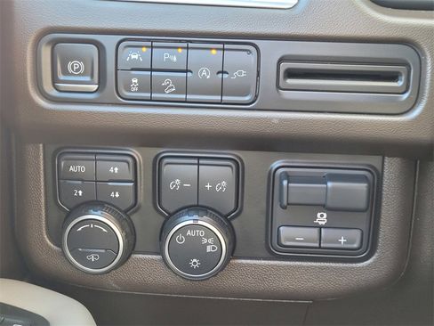 Used 2021 Chevrolet Tahoe Z71 w/ Z71 Off-Road Package image 19