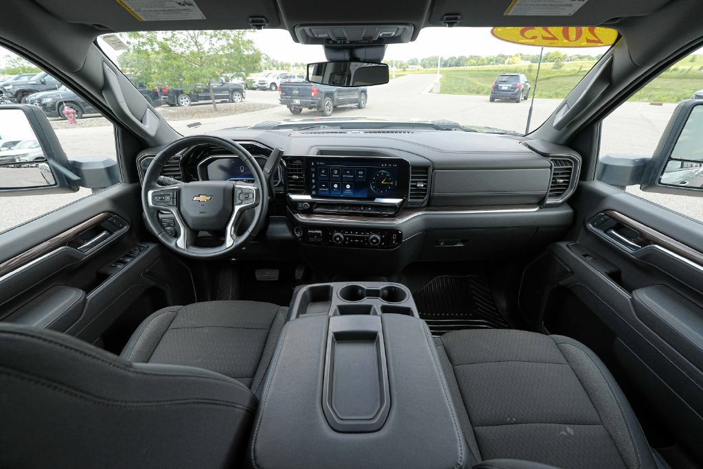 Used 2025 Chevrolet Silverado 2500 LT w/ Convenience Package AWD/4WD image 28