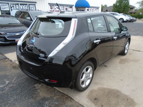 Used 2011 Nissan Leaf w/ Eco Design Pkg FWD image 2