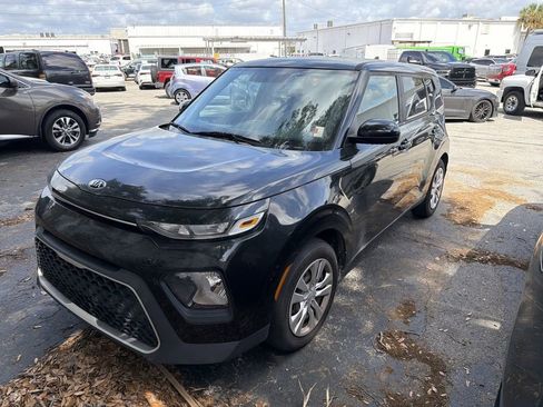 Used 2020 Kia Soul LX image 2